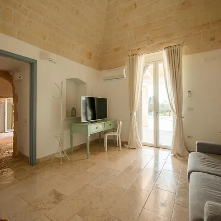 Trullo Vignaiolo With Private Pool In