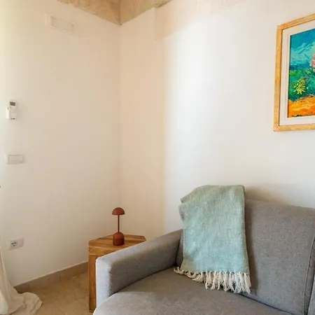 Trullo Vignaiolo With Private Pool In Ostuni