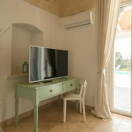 Trullo Vignaiolo With Private Pool In