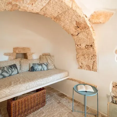Trullo Vignaiolo With Private Pool In