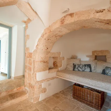 Trullo Vignaiolo With Private Pool In