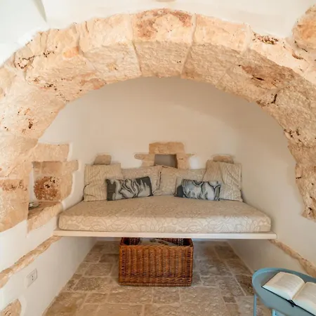 Trullo Vignaiolo With Private Pool In Ostuni