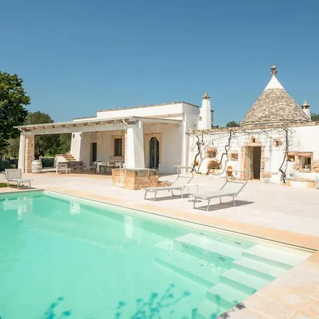Trullo Vignaiolo With Private Pool In