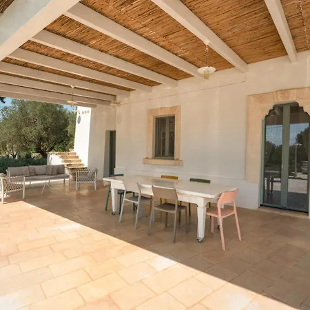 Trullo Vignaiolo With Private Pool In Ostuni