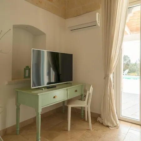 Trullo Vignaiolo With Private Pool In Appartement Ostuni
