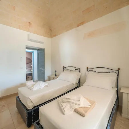 Trullo Vignaiolo With Private Pool In Ostuni