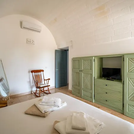 Trullo Vignaiolo With Private Pool In