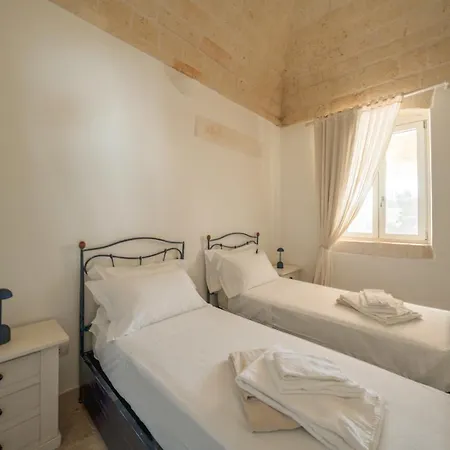 Trullo Vignaiolo With Private Pool In Ostuni